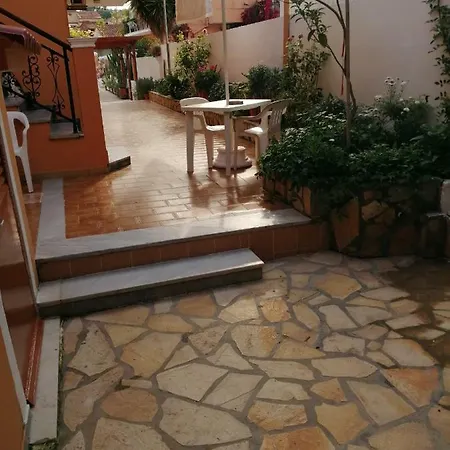 Aparthotel Maria &