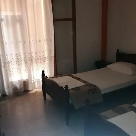 Maria &